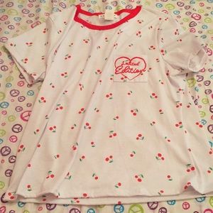 Cute short sleeve graphic tee